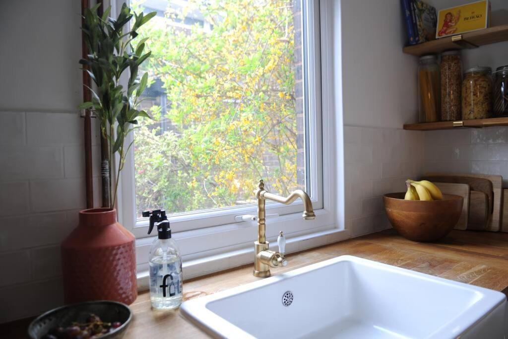 Light Filled Mid- Century 3 Bed Cottage In Dulwich London Exterior photo